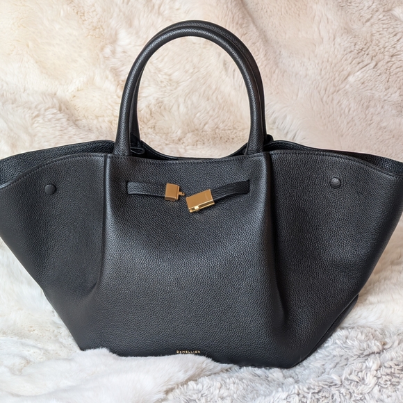 DeMellier Handbags - 💖 LNWT Host Pick‼️❣️ Elegant Midi New York Black Leather Tote Bag 👜